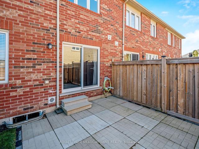 240 Gleave Terr, House attached with 3 bedrooms, 3 bathrooms and 3 parking in Milton ON | Image 26