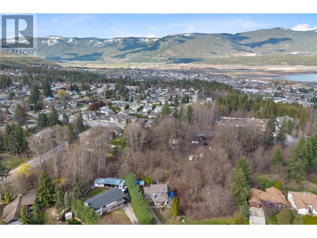 211 22 Street Ne, House detached with 3 bedrooms, 2 bathrooms and 1 parking in Salmon Arm BC | Image 38