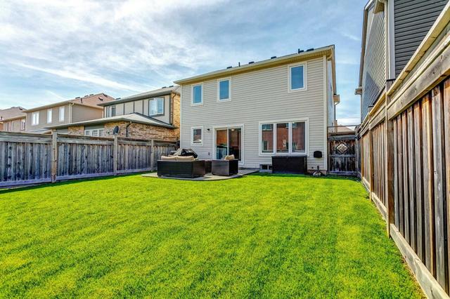 390 Nakerville Cres, House detached with 3 bedrooms, 3 bathrooms and 3 parking in Milton ON | Image 26
