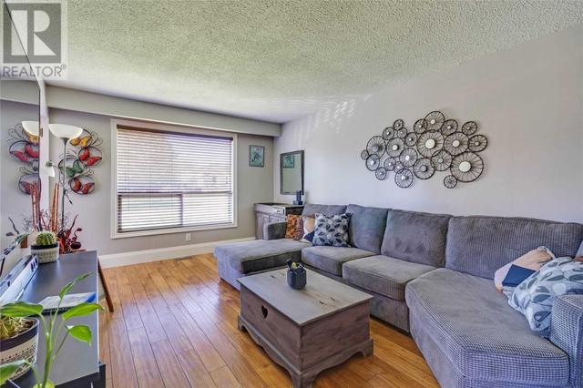 1321 Cedar St, House detached with 3 bedrooms, 2 bathrooms and 6 parking in Oshawa ON | Image 7