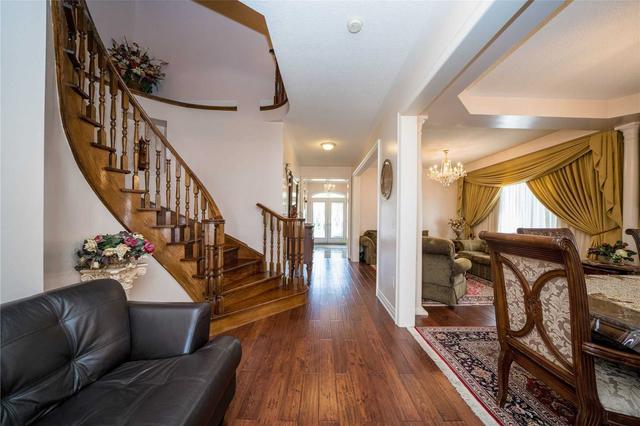17 Sirius Cres, House detached with 5 bedrooms, 4 bathrooms and 5 parking in Toronto ON | Image 39