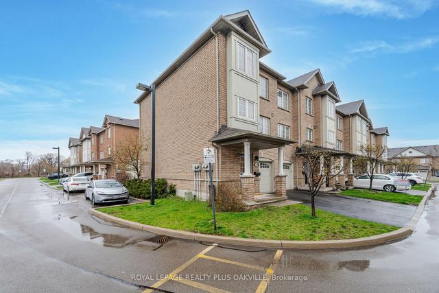 42 - 470 Beach Blvd, Townhouse with 3 bedrooms, 3 bathrooms and 2 parking in Hamilton ON | Image 12