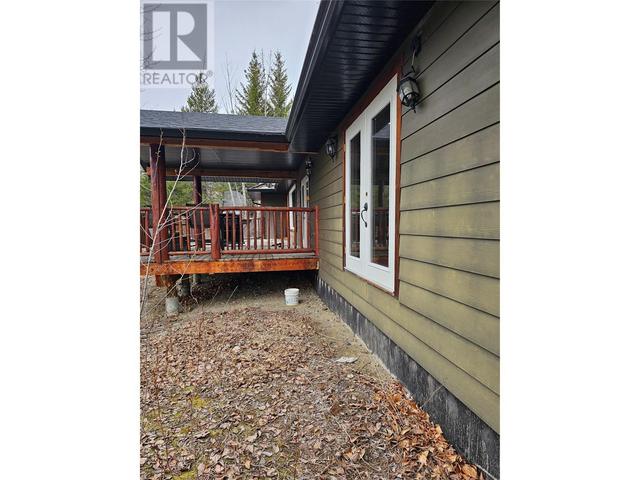 1395 Jackpine Road, House detached with 2 bedrooms, 2 bathrooms and 2 parking in Central Okanagan BC | Image 4