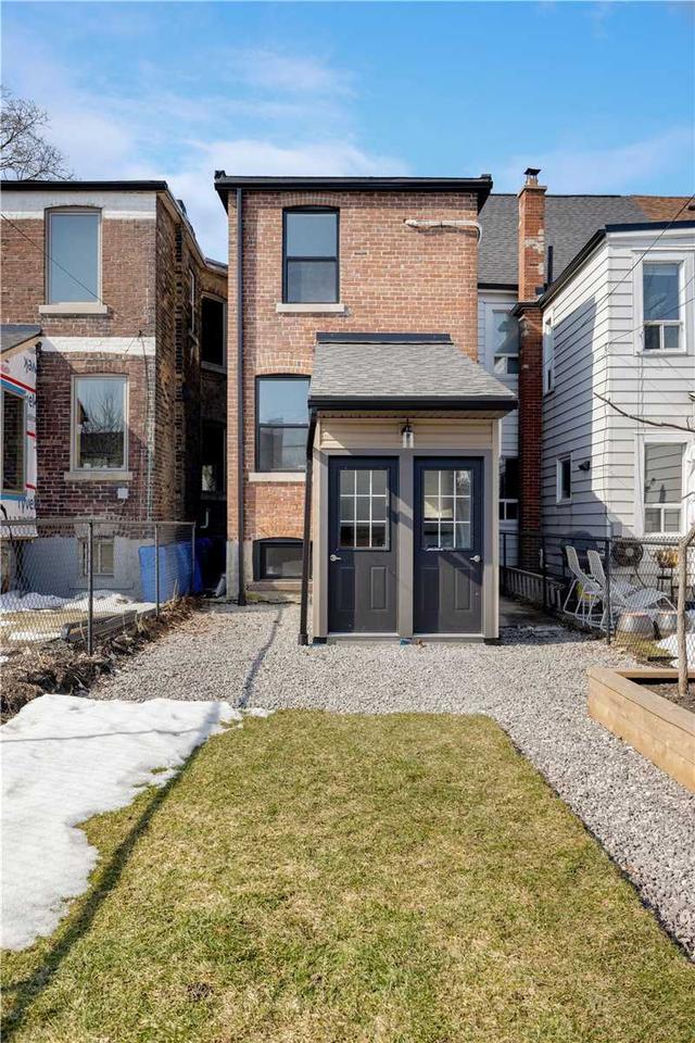 137 Perth Ave, House attached with 3 bedrooms, 3 bathrooms and 2 parking in Toronto ON | Image 9