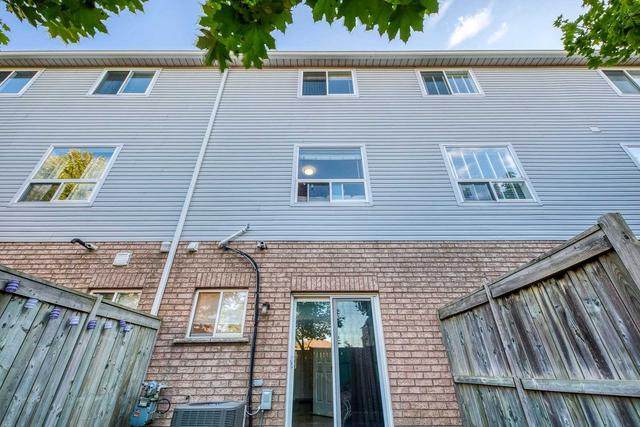11 - 280 Hillcrest Ave, Townhouse with 2 bedrooms, 3 bathrooms and 2 parking in Mississauga ON | Image 26