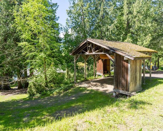 7484 Highway 3a, House detached with 4 bedrooms, 3 bathrooms and null parking in Central Kootenay E BC | Image 34