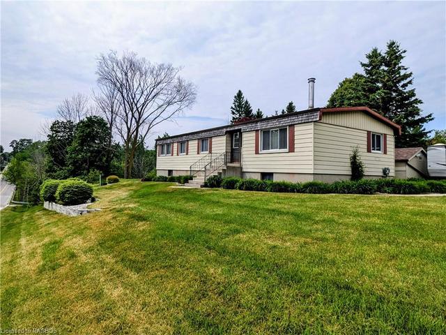 724 Campbell Avenue, House detached with 5 bedrooms, 2 bathrooms and null parking in Kincardine ON | Image 1
