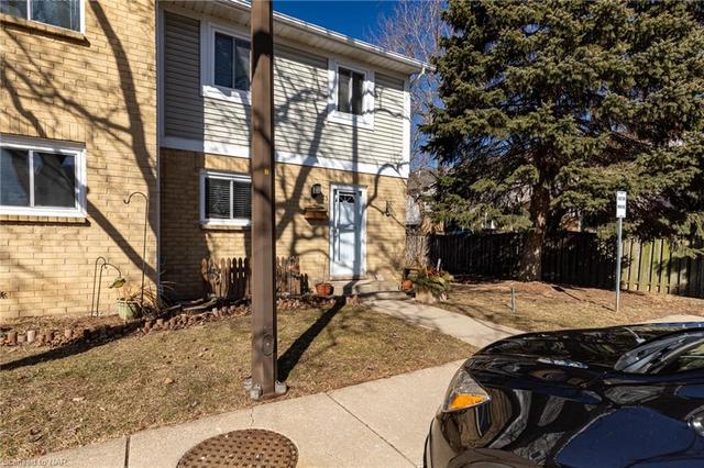 15 - 38 Elma Street, House attached with 3 bedrooms, 1 bathrooms and null parking in St. Catharines ON | Image 3