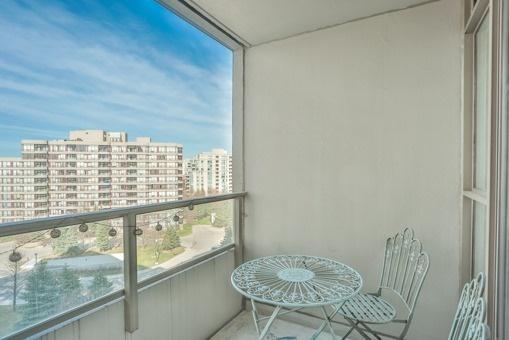 901 - 11 Townsgate Dr, Condo with 2 bedrooms, 2 bathrooms and 1 parking in Vaughan ON | Image 20