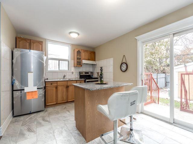 110 Lamb Ave, House detached with 3 bedrooms, 3 bathrooms and 1 parking in Toronto ON | Image 6