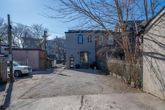 299 Shaw St, House semidetached with 3 bedrooms, 3 bathrooms and 4 parking in Toronto ON | Image 29