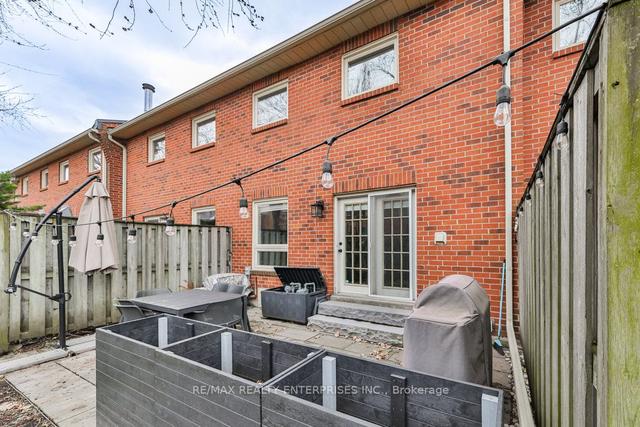 8 - 2006 Glenada Cres, Townhouse with 3 bedrooms, 3 bathrooms and 2 parking in Oakville ON | Image 21