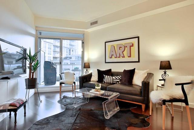 301 - 1 Shaw St, Condo with 1 bedrooms, 1 bathrooms and 1 parking in Toronto ON | Image 2