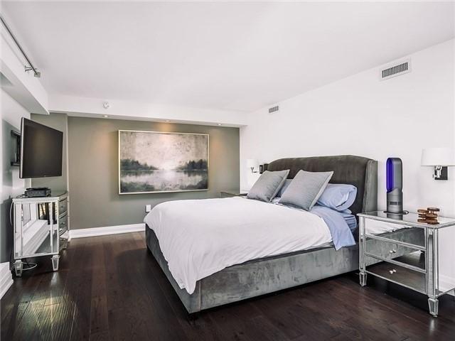 ph01 - 251 Queens Quay W, Condo with 3 bedrooms, 4 bathrooms and 2 parking in Toronto ON | Image 2