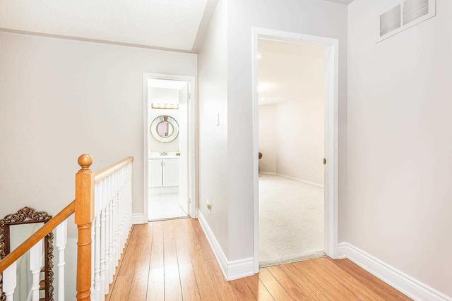 81 Wickstead Crt, Condo with 3 bedrooms, 3 bathrooms and 2 parking in Brampton ON | Image 8