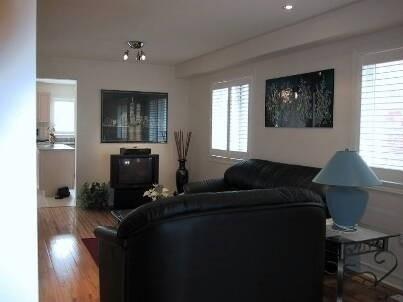 (upper) - 323 Oaktree Circ, House semidetached with 4 bedrooms, 3 bathrooms and 2 parking in Mississauga ON | Image 2