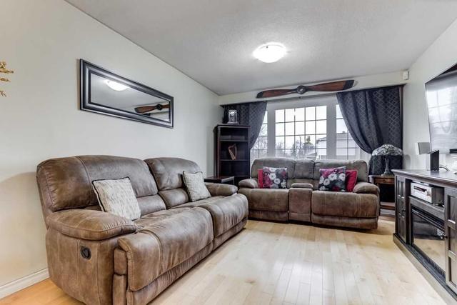 1 Kinnison Crt, House detached with 3 bedrooms, 2 bathrooms and 2 parking in Ajax ON | Image 3
