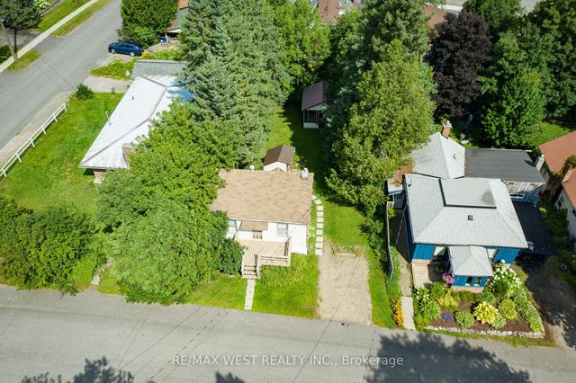 4 Duncan St E, House detached with 1 bedrooms, 2 bathrooms and 1 parking in Huntsville ON | Image 5