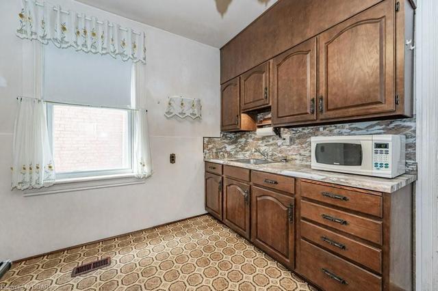 182 York Road, House detached with 3 bedrooms, 1 bathrooms and 2 parking in Guelph ON | Image 3