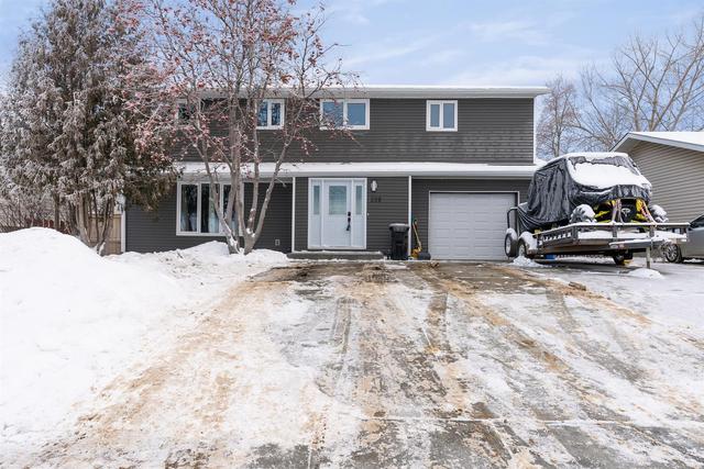 229 Hillcrest Drive, House detached with 6 bedrooms, 5 bathrooms and 4 parking in Wood Buffalo AB | Image 1