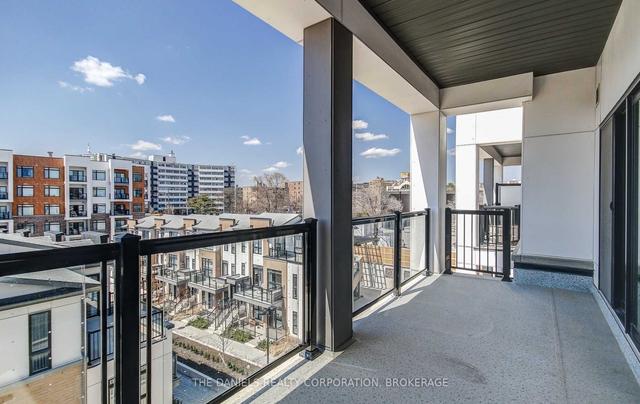 404 - 130 Canon Jackson Dr, Condo with 2 bedrooms, 2 bathrooms and 1 parking in Toronto ON | Image 2