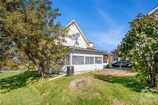 15568 County Rd 18 Road, House detached with 4 bedrooms, 2 bathrooms and 5 parking in South Stormont ON | Image 24