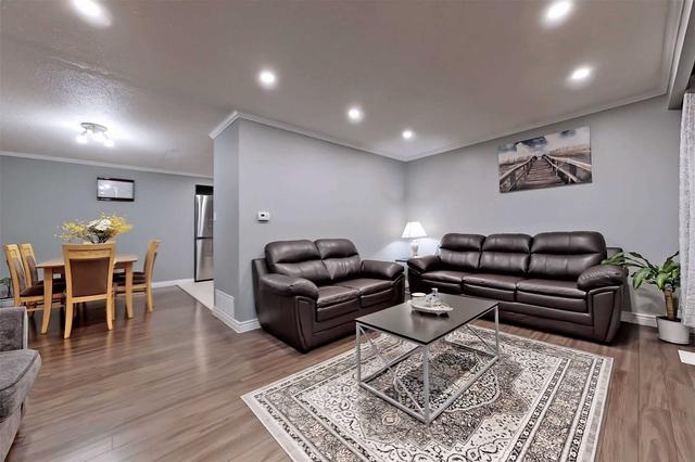 1121 Valley Crt, House semidetached with 3 bedrooms, 2 bathrooms and 4 parking in Oshawa ON | Image 36