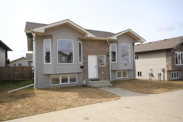1721 86 Avenue, House detached with 5 bedrooms, 3 bathrooms and 1 parking in Dawson Creek BC | Card Image