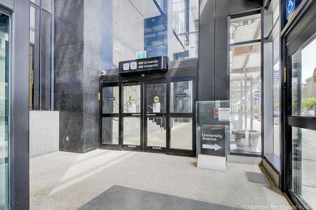 3516 - 488 University Ave, Condo with 3 bedrooms, 2 bathrooms and 1 parking in Toronto ON | Image 12