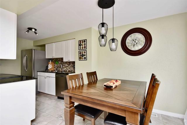 141 Nathan Cres, House attached with 3 bedrooms, 2 bathrooms and 2 parking in Barrie ON | Image 2