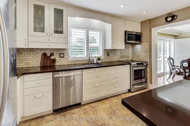 18 Terryellen Cres, House detached with 4 bedrooms, 3 bathrooms and 6 parking in Toronto ON | Image 2