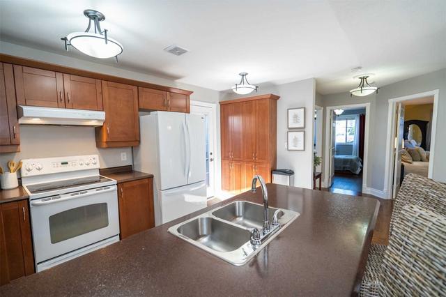 590 Devon Ave, House detached with 2 bedrooms, 2 bathrooms and 3 parking in Oshawa ON | Image 7