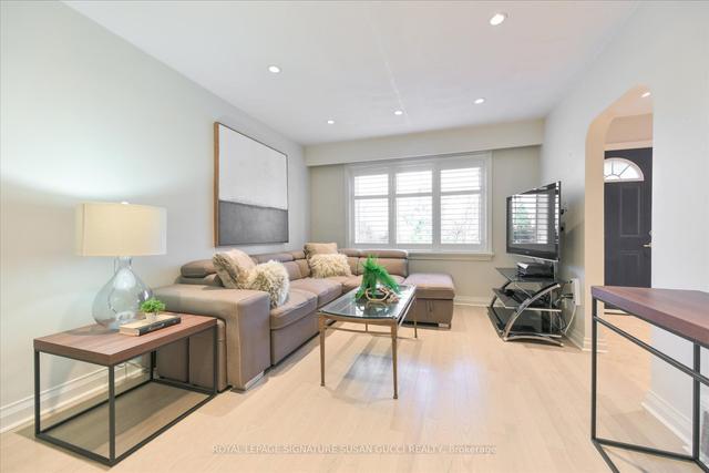 260 Westview Blvd, House detached with 2 bedrooms, 2 bathrooms and 5 parking in Toronto ON | Image 24