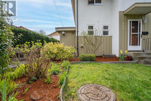 454 Burnside Rd W, House attached with 3 bedrooms, 2 bathrooms and 1 parking in Saanich BC | Image 19