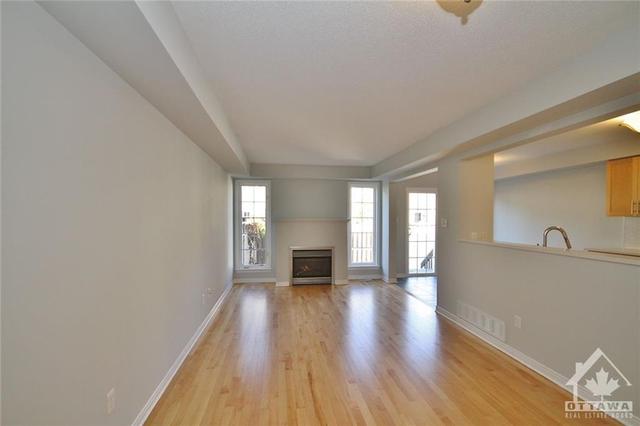 211 Idlewild Private, Townhouse with 3 bedrooms, 3 bathrooms and 2 parking in Ottawa ON | Image 3