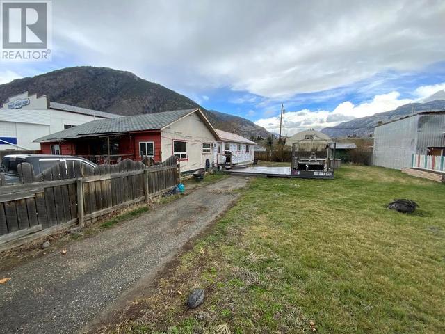 516 Veterans Avenue, House detached with 2 bedrooms, 1 bathrooms and 1 parking in Keremeos BC | Image 1