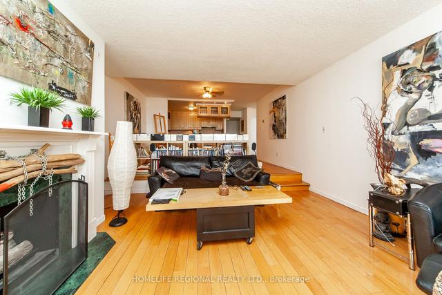 901 - 20 Speers Rd, Condo with 3 bedrooms, 2 bathrooms and 1 parking in Oakville ON | Image 6