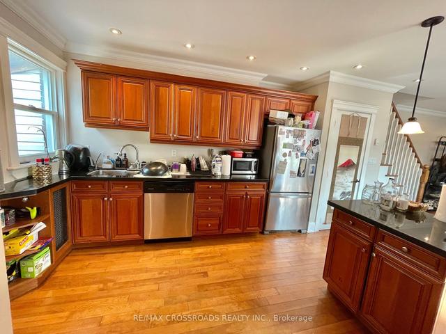 1756 Queen St E, House semidetached with 3 bedrooms, 2 bathrooms and 1 parking in Toronto ON | Image 7