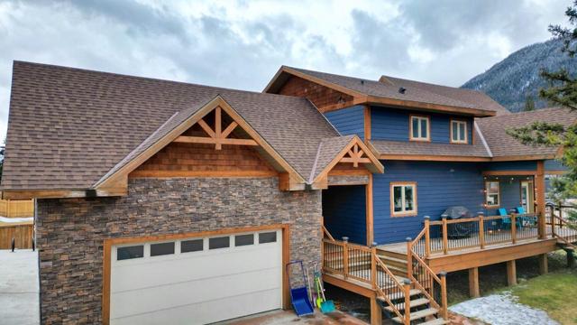 2070 Golden Eagle Drive, House detached with 5 bedrooms, 3 bathrooms and 6 parking in Sparwood BC | Image 3