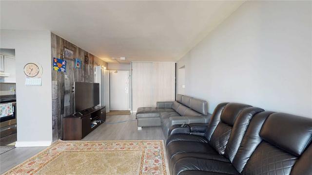 803 - 5 Massey Sq, Condo with 1 bedrooms, 1 bathrooms and 1 parking in Toronto ON | Image 1