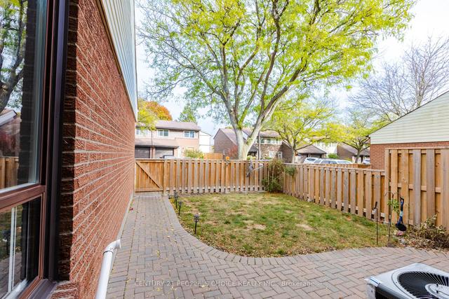 102 - 155 Glovers Rd, Townhouse with 3 bedrooms, 3 bathrooms and 2 parking in Oshawa ON | Image 14