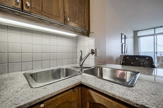 1402 - 80 Absolute Ave, Condo with 2 bedrooms, 2 bathrooms and 1 parking in Mississauga ON | Image 25