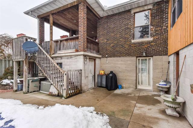 208 Eramosa Rd, House detached with 3 bedrooms, 3 bathrooms and 10 parking in Guelph ON | Image 2