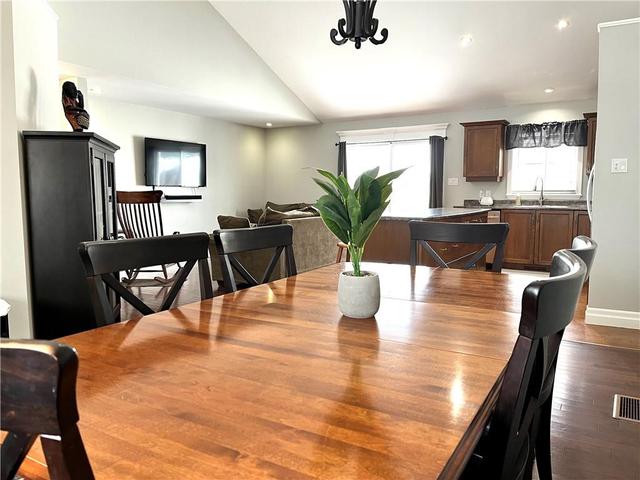 1034 Limestone Trail, House detached with 4 bedrooms, 2 bathrooms and 4 parking in Petawawa ON | Image 17