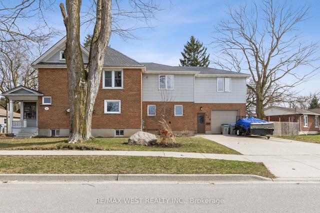 540 Wellington Ave S, House detached with 5 bedrooms, 3 bathrooms and 5 parking in North Perth ON | Image 19