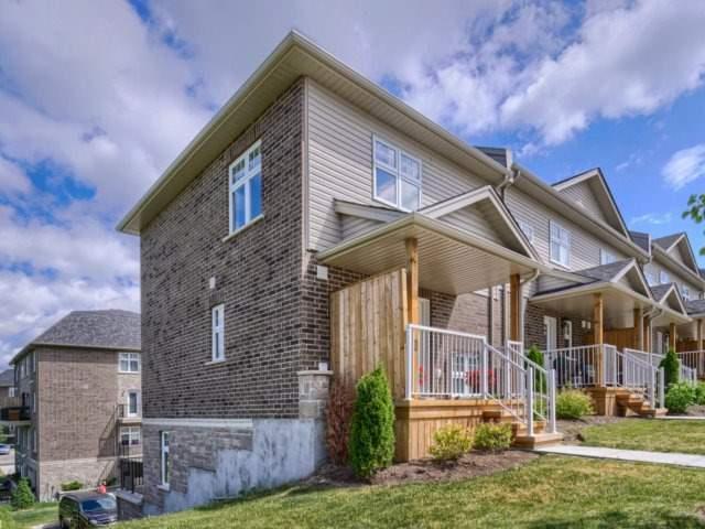 4 Nathan Crt, Townhouse with 3 bedrooms, 3 bathrooms and 1 parking in Cambridge ON | Image 3