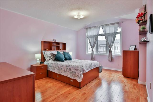 71 Starhill Cres, House semidetached with 3 bedrooms, 4 bathrooms and 4 parking in Brampton ON | Image 15