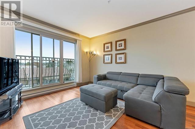 318 - 1620 Mckenzie Ave, Condo with 2 bedrooms, 2 bathrooms and 1 parking in Saanich BC | Image 3