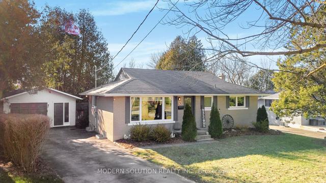 54 Dumbarton St, House detached with 2 bedrooms, 2 bathrooms and 5 parking in Guelph ON | Image 12