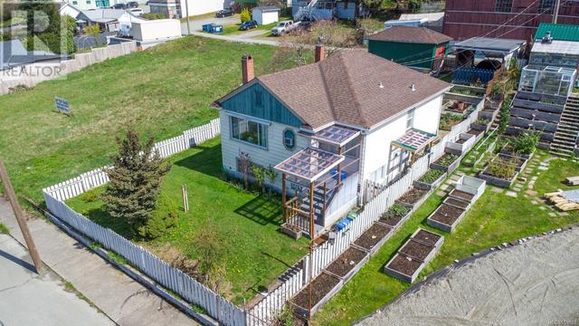 3229 2nd Ave, House detached with 2 bedrooms, 2 bathrooms and 3 parking in Port Alberni BC | Image 2